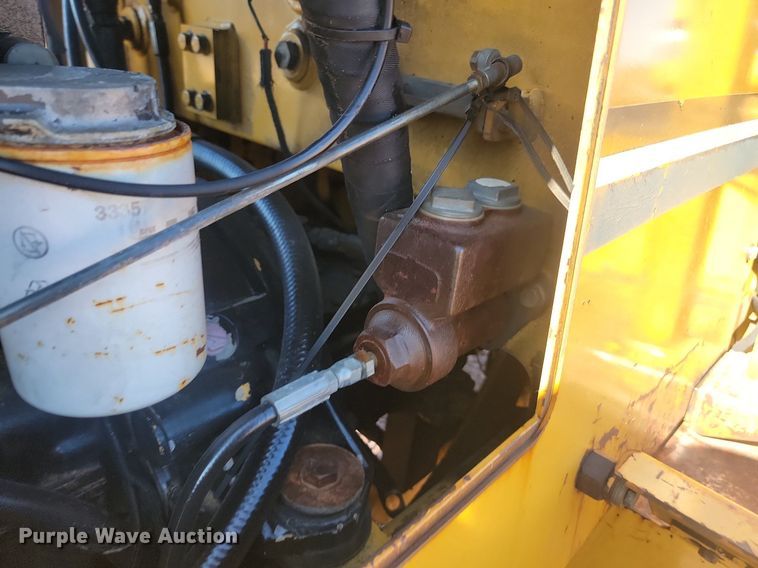 image for item NZ9883 2005 Vermeer V8550A cable plow