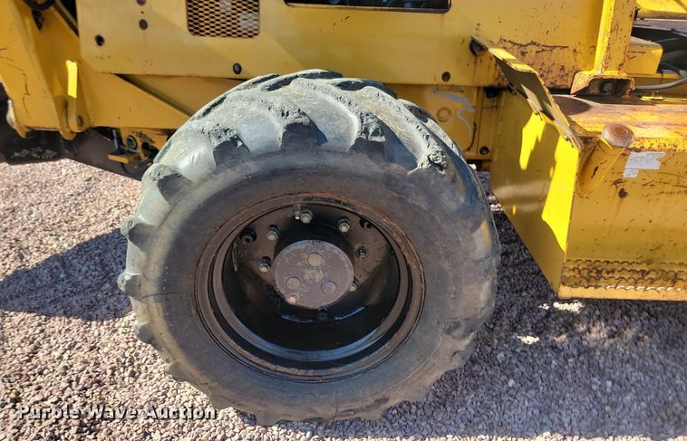 image for item NZ9883 2005 Vermeer V8550A cable plow