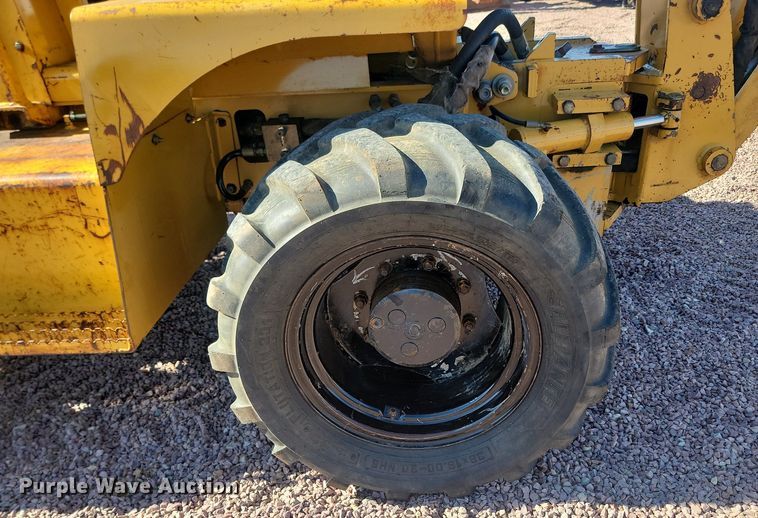 image for item NZ9883 2005 Vermeer V8550A cable plow