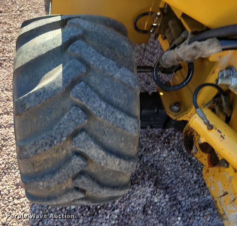 image for item NZ9883 2005 Vermeer V8550A cable plow