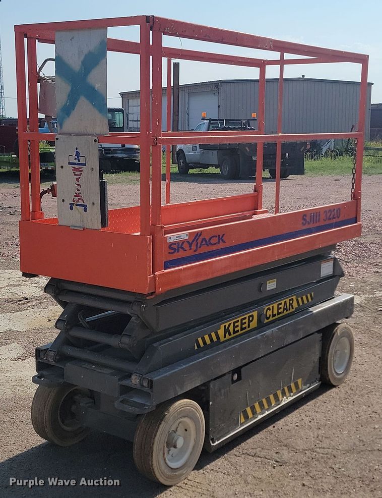 image for item NZ9888 1999 Skyjack SJIII 3220 scissor lift