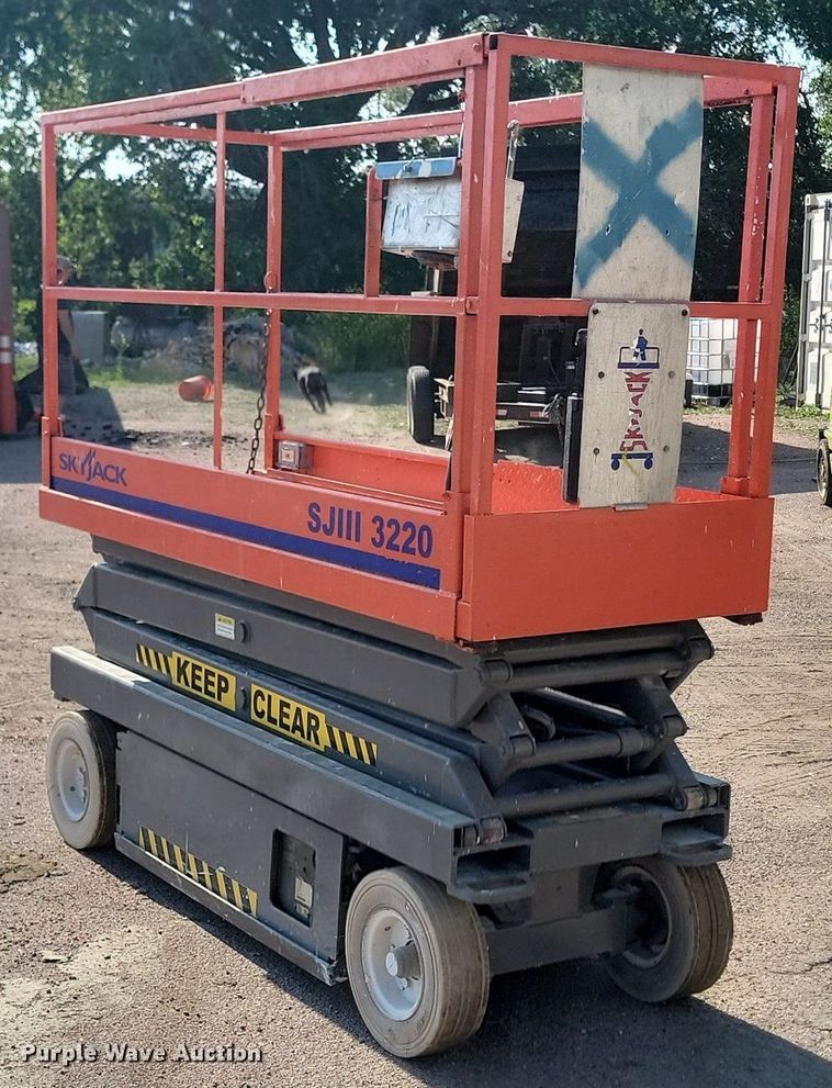 image for item NZ9888 1999 Skyjack SJIII 3220 scissor lift