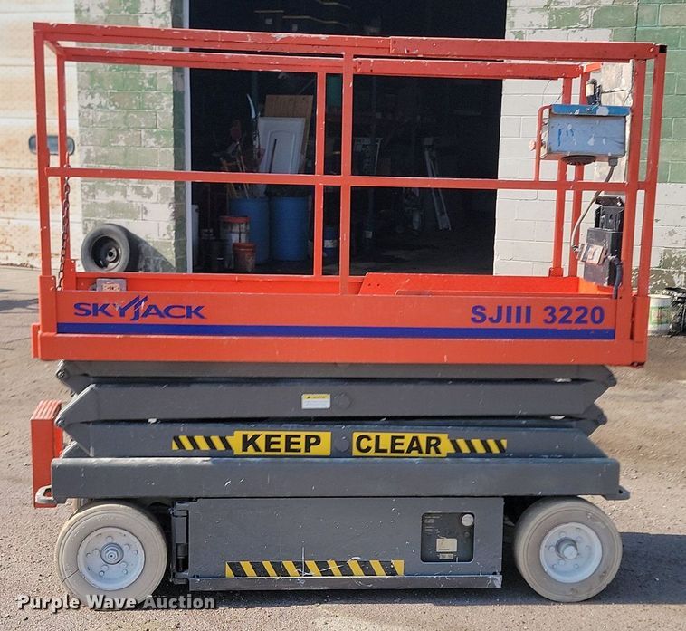 image for item NZ9888 1999 Skyjack SJIII 3220 scissor lift