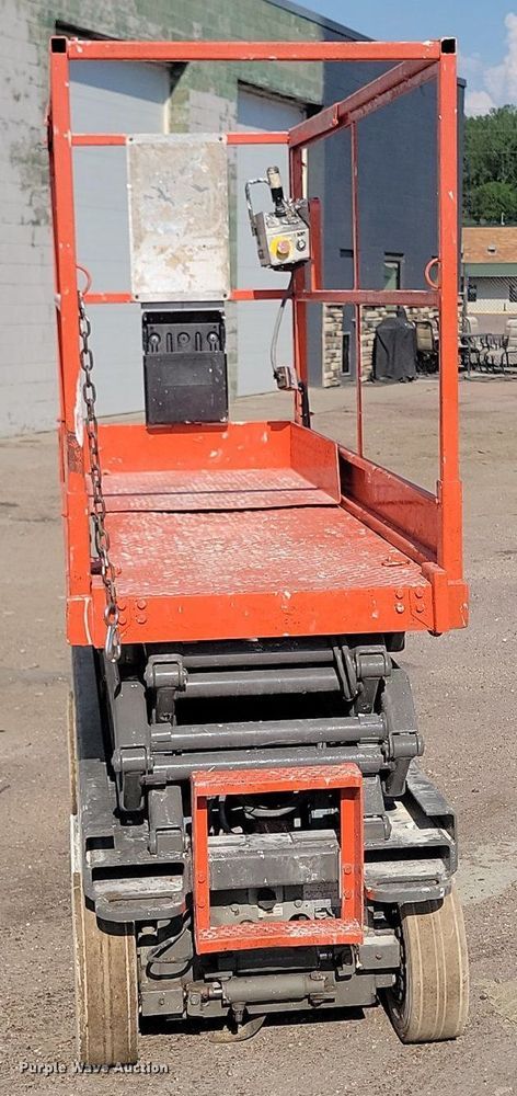 image for item NZ9888 1999 Skyjack SJIII 3220 scissor lift