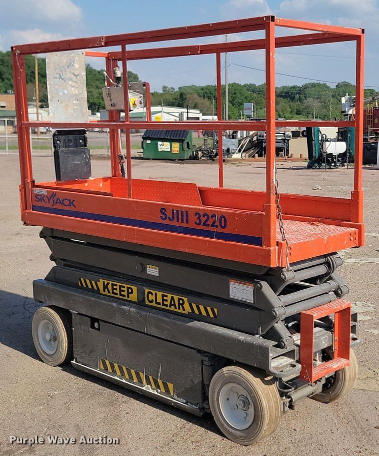 image for item NZ9888 1999 Skyjack SJIII 3220 scissor lift