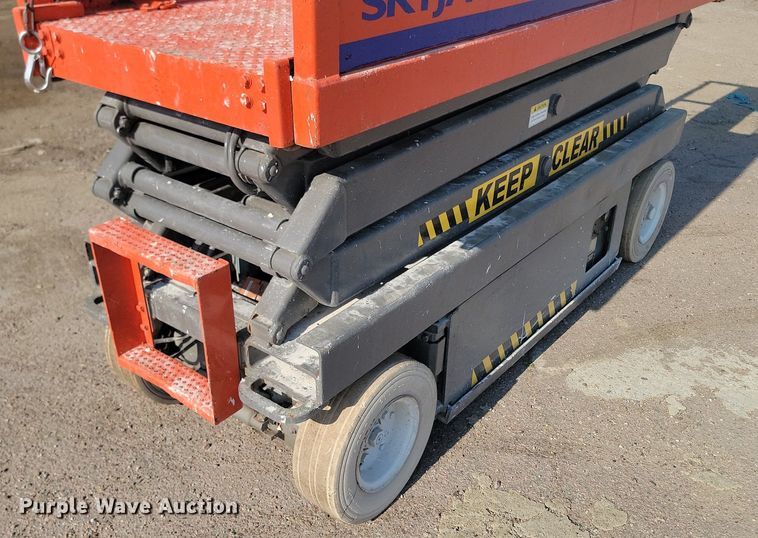 image for item NZ9888 1999 Skyjack SJIII 3220 scissor lift