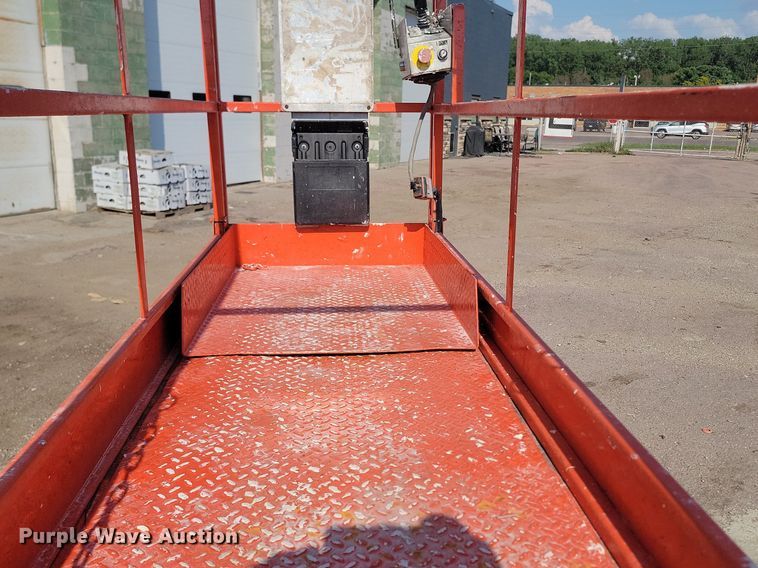 image for item NZ9888 1999 Skyjack SJIII 3220 scissor lift
