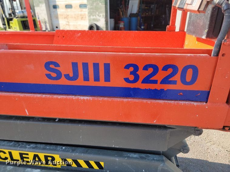 image for item NZ9888 1999 Skyjack SJIII 3220 scissor lift