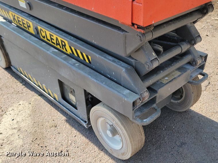 image for item NZ9888 1999 Skyjack SJIII 3220 scissor lift