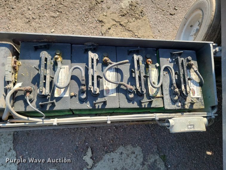 image for item NZ9888 1999 Skyjack SJIII 3220 scissor lift