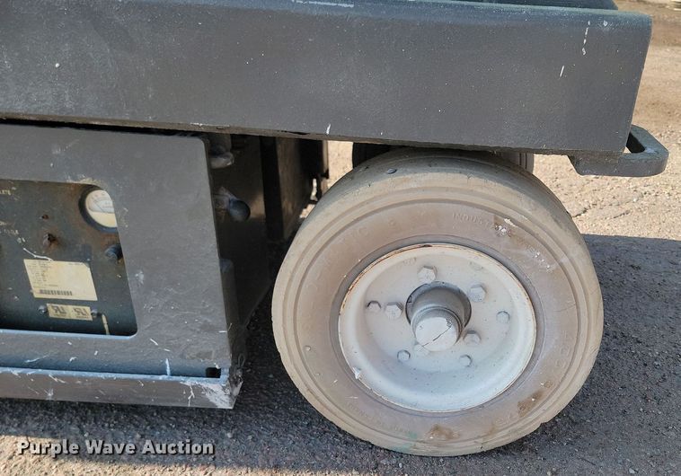 image for item NZ9888 1999 Skyjack SJIII 3220 scissor lift