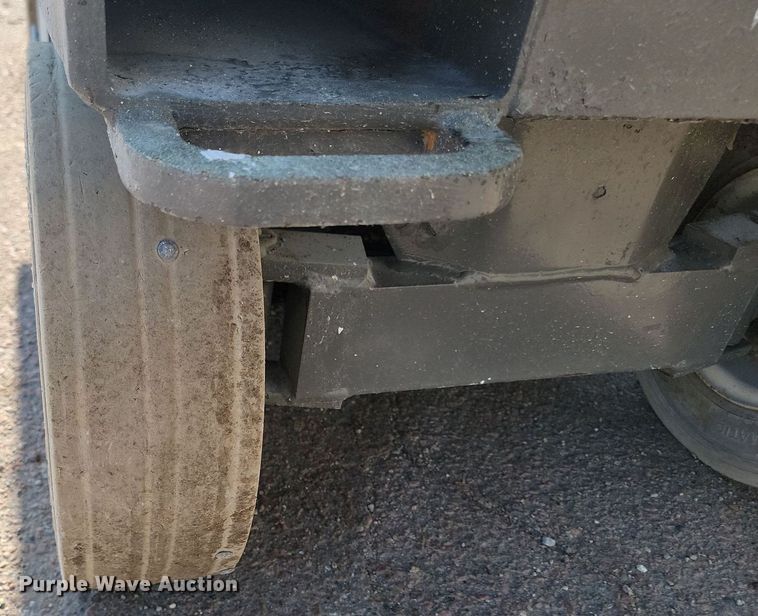 image for item NZ9888 1999 Skyjack SJIII 3220 scissor lift