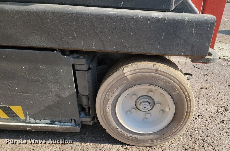 image for item NZ9888 1999 Skyjack SJIII 3220 scissor lift