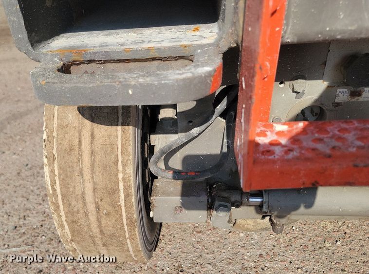 image for item NZ9888 1999 Skyjack SJIII 3220 scissor lift