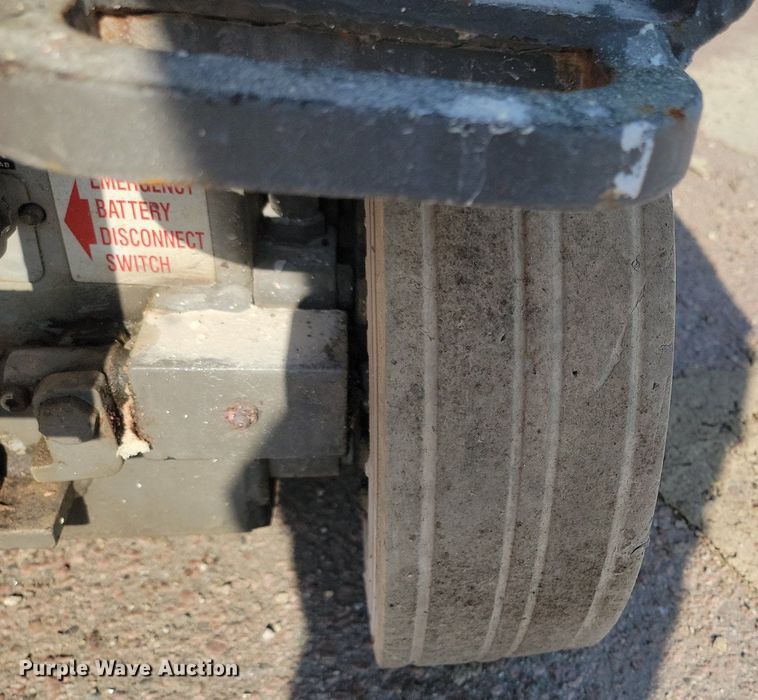 image for item NZ9888 1999 Skyjack SJIII 3220 scissor lift