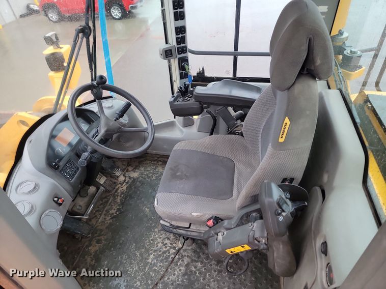 image for item NZ9890 2014 Volvo L350F wheel loader