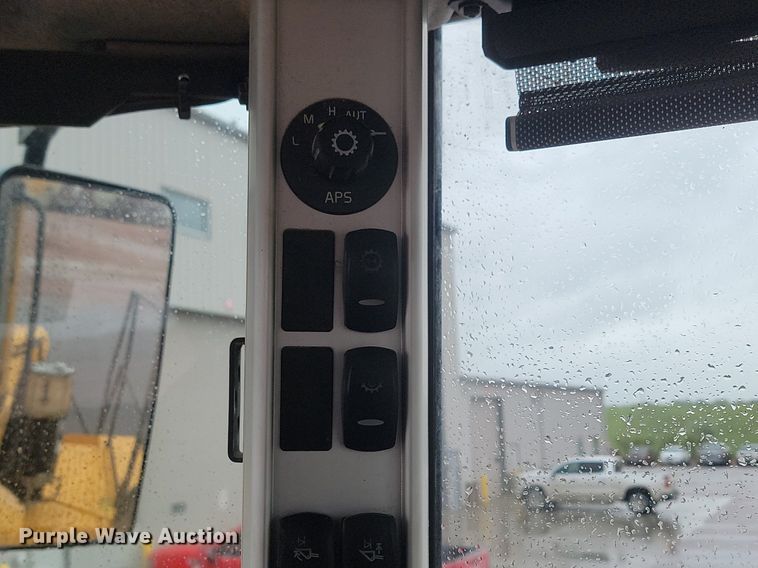 image for item NZ9890 2014 Volvo L350F wheel loader