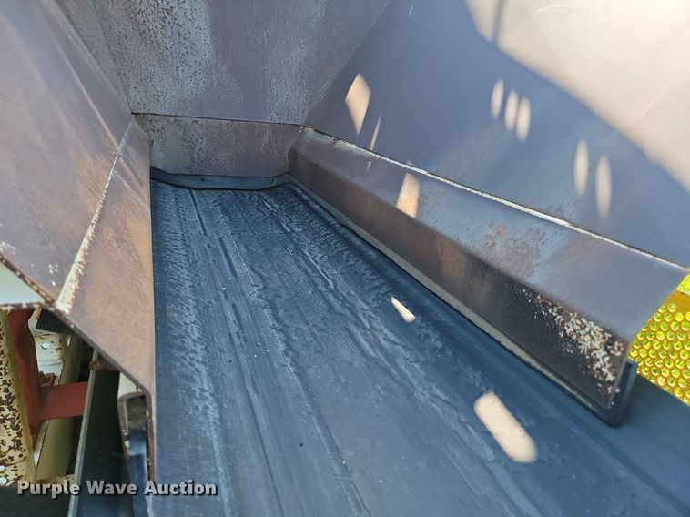 image for item NZ9901 2014 Superior  30x80 PRSC radial stacking conveyor