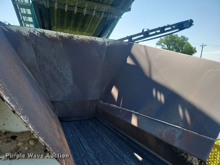 image for item NZ9901 2014 Superior  30x80 PRSC radial stacking conveyor