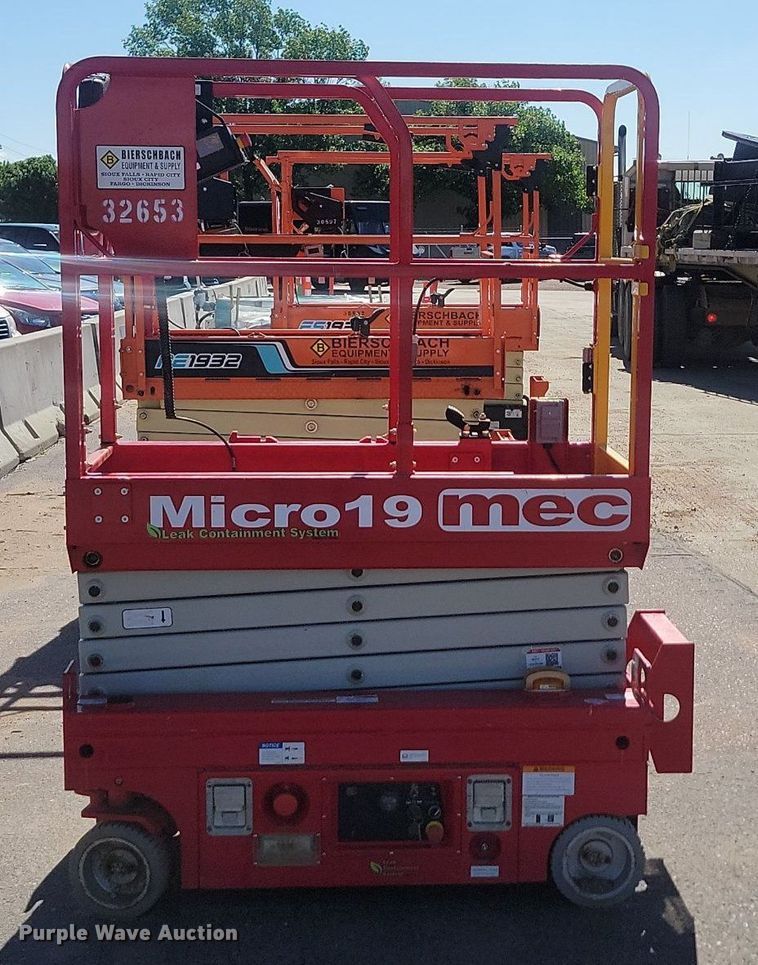 image for item NZ9904 (3) scissor lifts