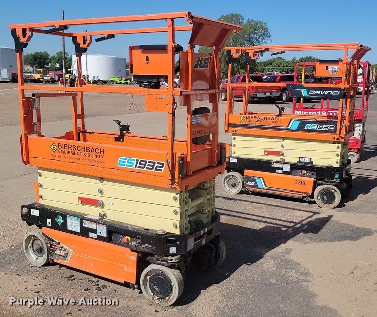 image for item NZ9904 (3) scissor lifts
