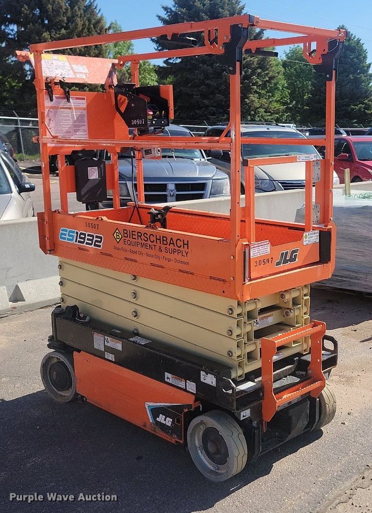 image for item NZ9904 (3) scissor lifts