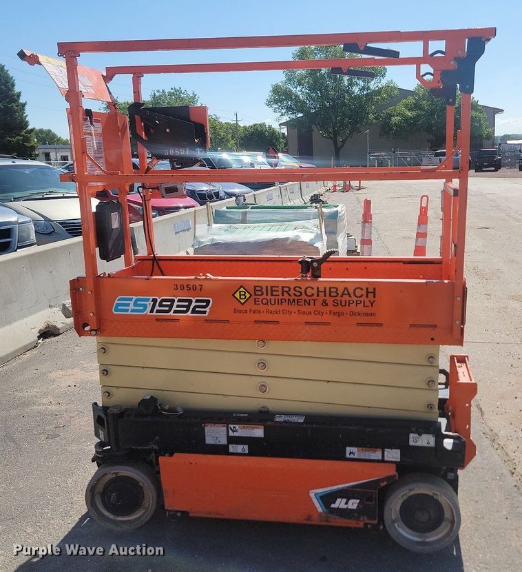 image for item NZ9904 (3) scissor lifts