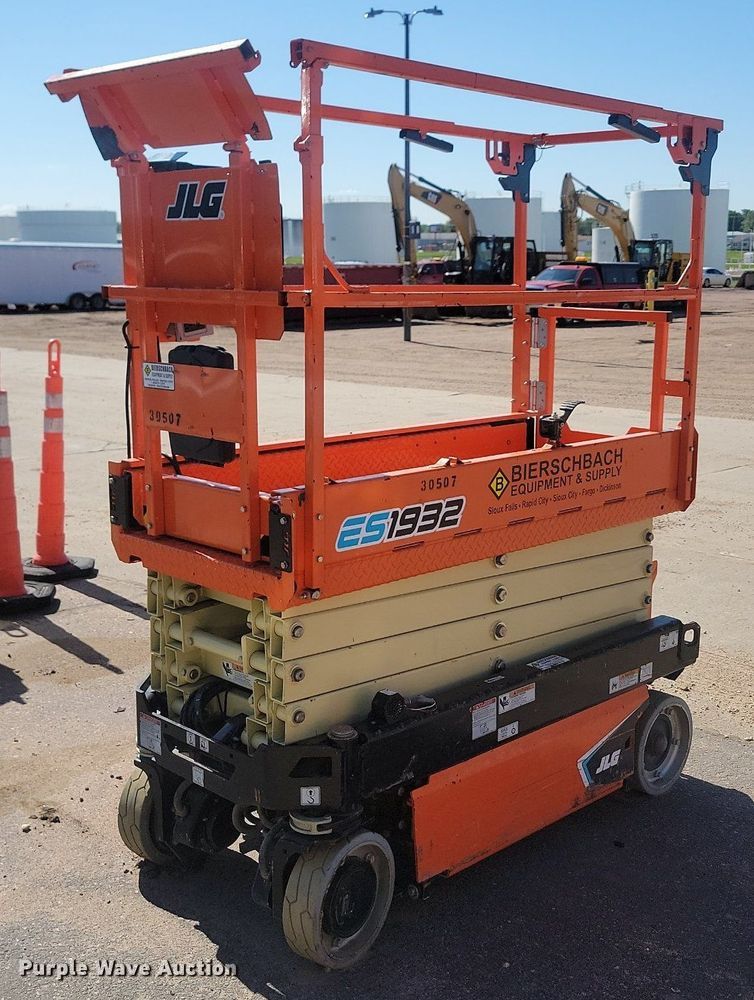 image for item NZ9904 (3) scissor lifts