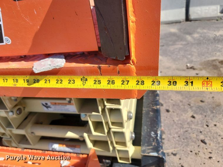 image for item NZ9904 (3) scissor lifts