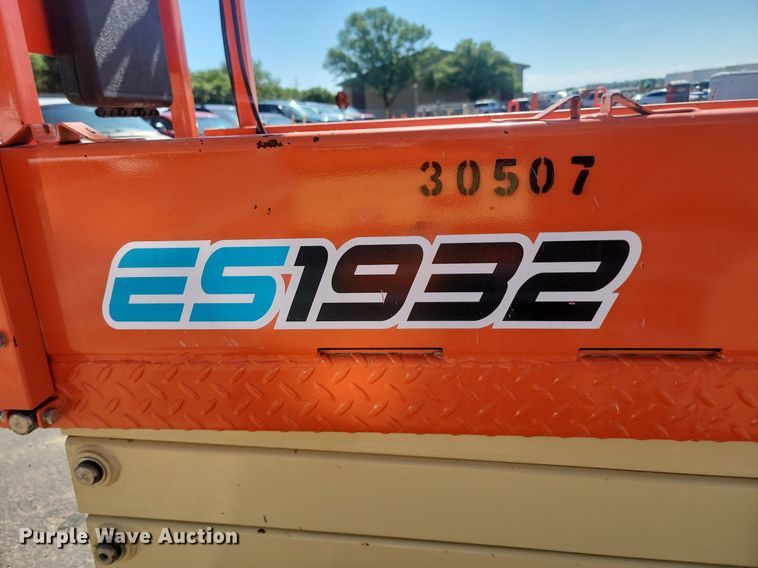 image for item NZ9904 (3) scissor lifts