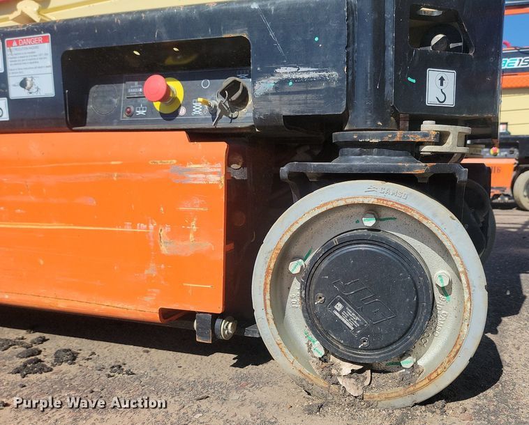 image for item NZ9904 (3) scissor lifts