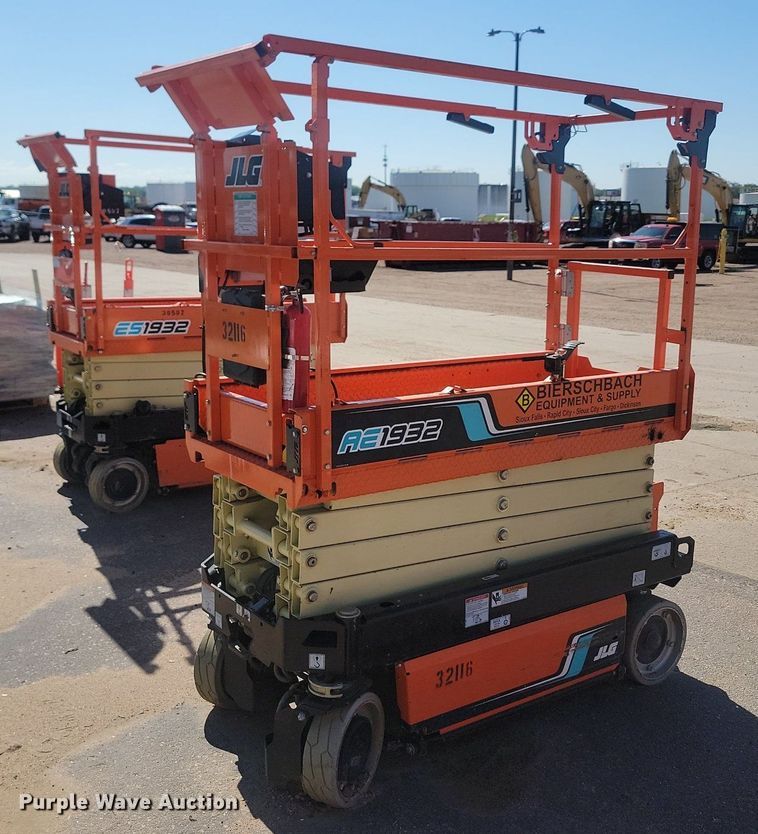 image for item NZ9904 (3) scissor lifts