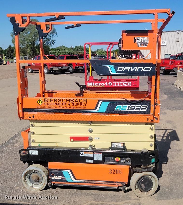 image for item NZ9904 (3) scissor lifts
