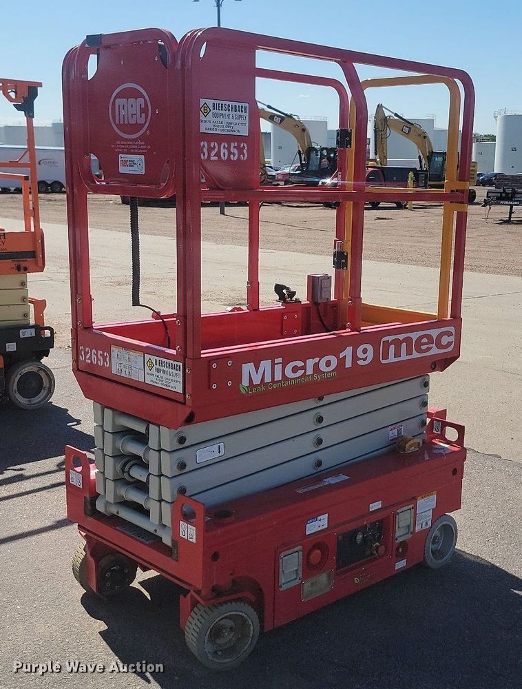 image for item NZ9904 (3) scissor lifts