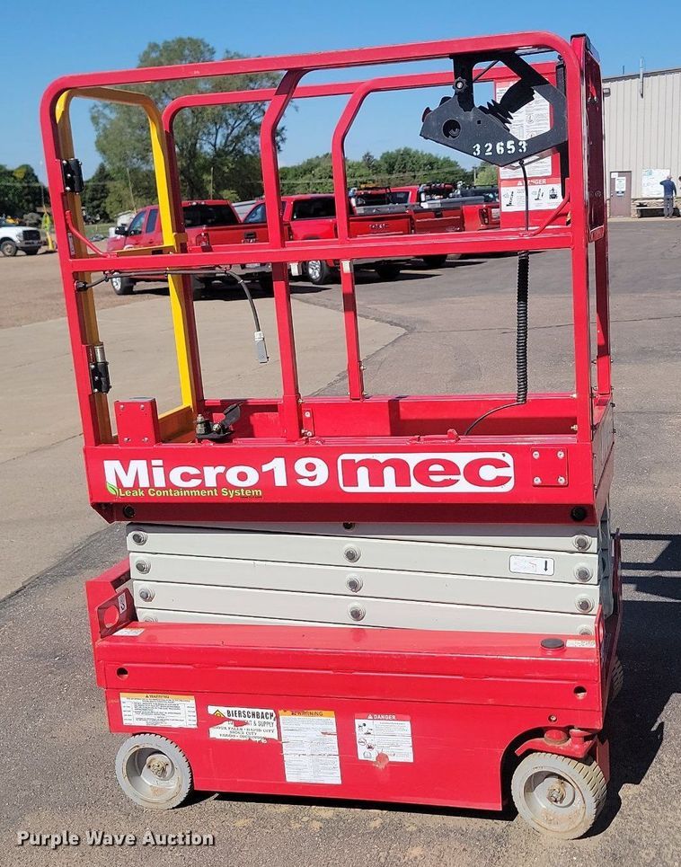 image for item NZ9904 (3) scissor lifts