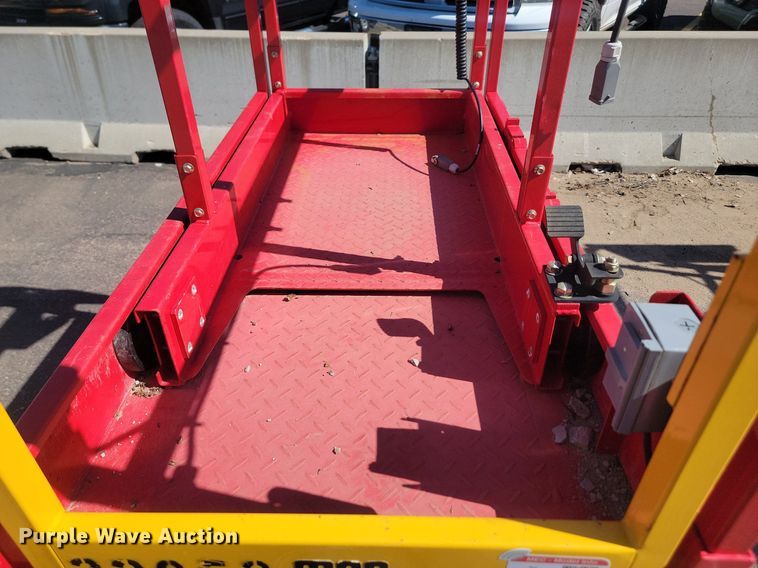 image for item NZ9904 (3) scissor lifts