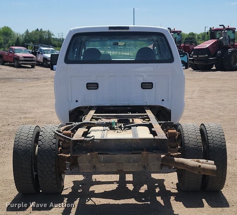 image for item NZ9905 2008 Ford F450 Super Duty XL Crew Cab truck cab and chassis