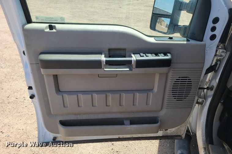 image for item NZ9905 2008 Ford F450 Super Duty XL Crew Cab truck cab and chassis