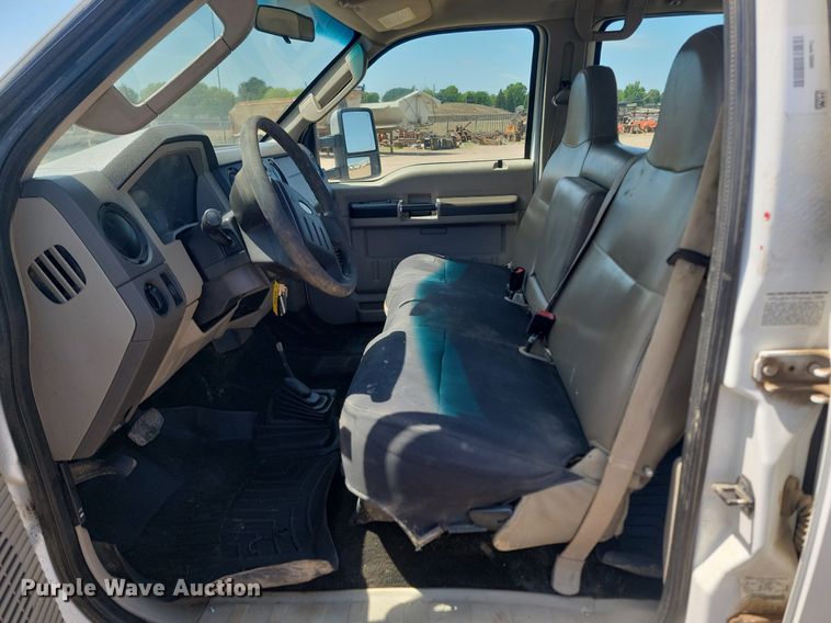 image for item NZ9905 2008 Ford F450 Super Duty XL Crew Cab truck cab and chassis