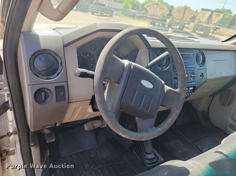 image for item NZ9905 2008 Ford F450 Super Duty XL Crew Cab truck cab and chassis