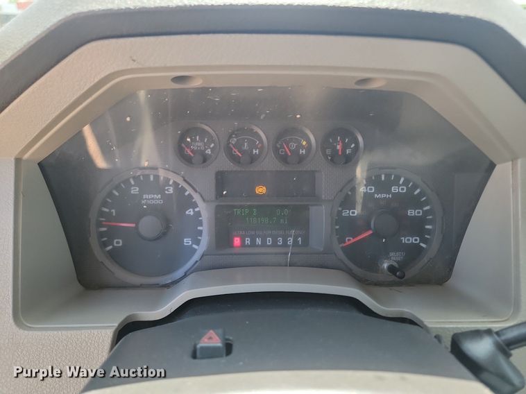 image for item NZ9905 2008 Ford F450 Super Duty XL Crew Cab truck cab and chassis