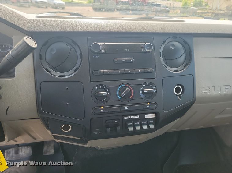 image for item NZ9905 2008 Ford F450 Super Duty XL Crew Cab truck cab and chassis