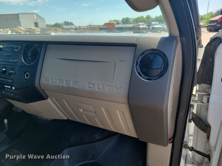 image for item NZ9905 2008 Ford F450 Super Duty XL Crew Cab truck cab and chassis