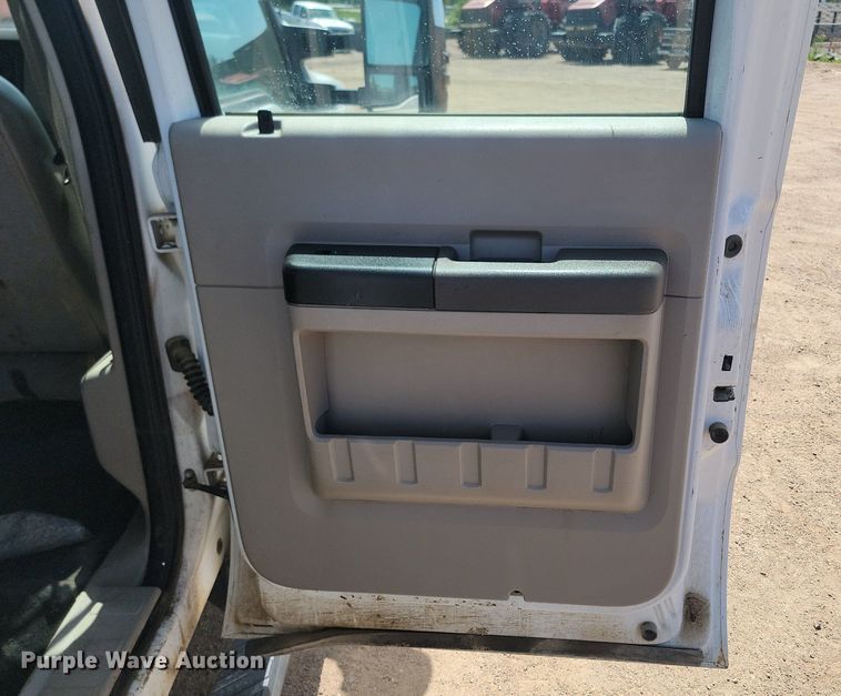 image for item NZ9905 2008 Ford F450 Super Duty XL Crew Cab truck cab and chassis