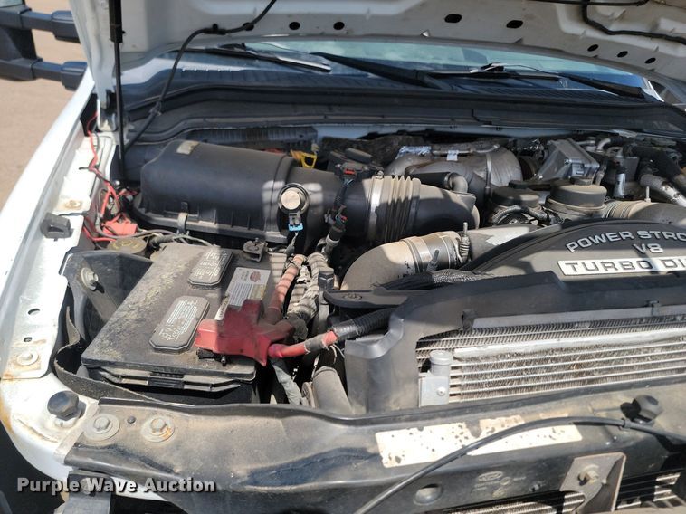 image for item NZ9905 2008 Ford F450 Super Duty XL Crew Cab truck cab and chassis