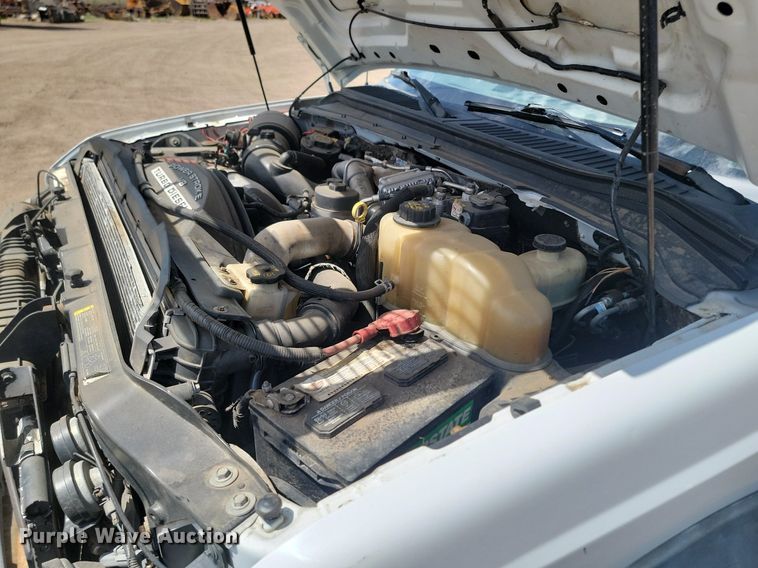 image for item NZ9905 2008 Ford F450 Super Duty XL Crew Cab truck cab and chassis