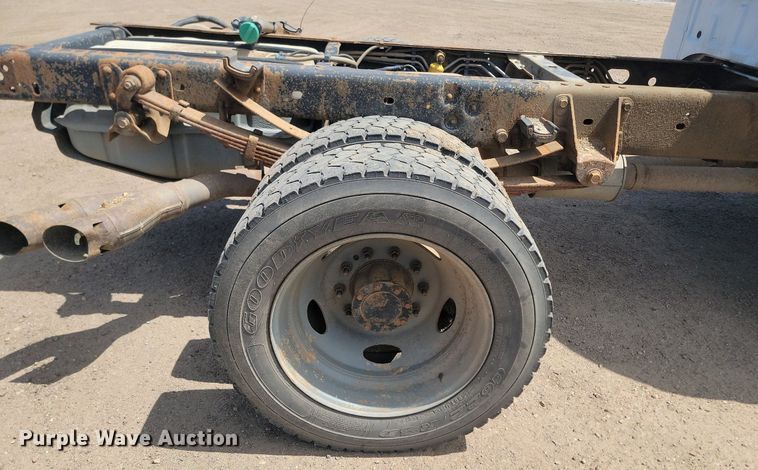 image for item NZ9905 2008 Ford F450 Super Duty XL Crew Cab truck cab and chassis