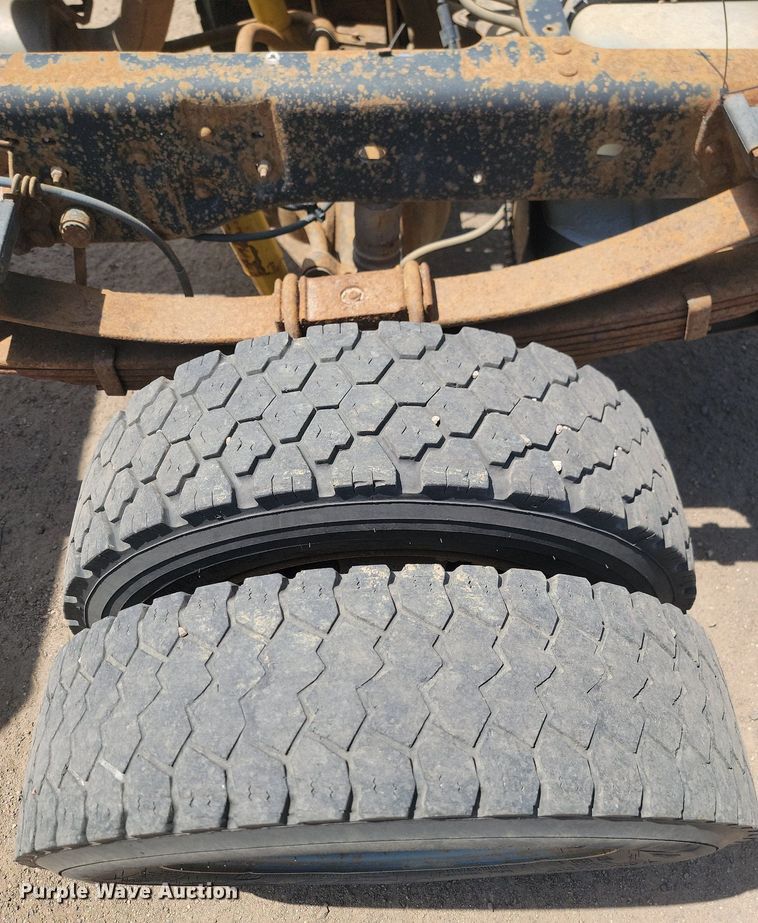 image for item NZ9905 2008 Ford F450 Super Duty XL Crew Cab truck cab and chassis