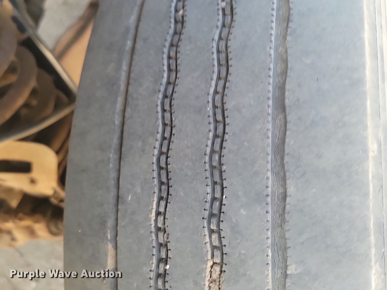 image for item NZ9905 2008 Ford F450 Super Duty XL Crew Cab truck cab and chassis