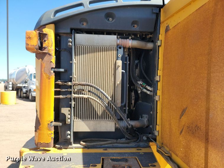 image for item NZ9910 2012 John Deere 744K wheel loader